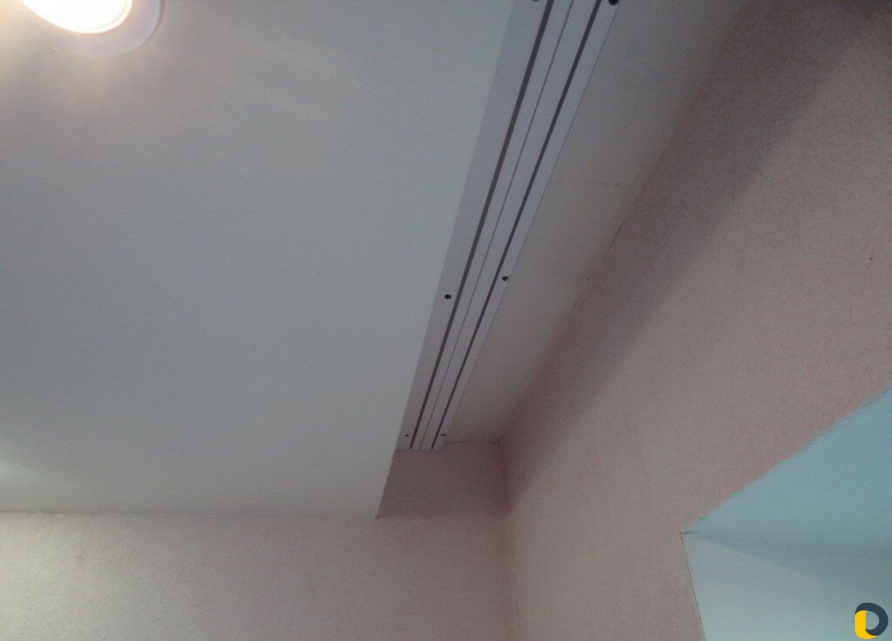 ниша под шкаф купе из гипсокартона и натяжной потолок