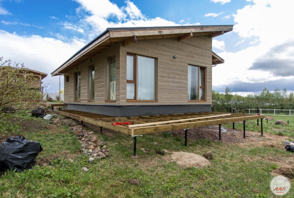 Дачный дом на сваях