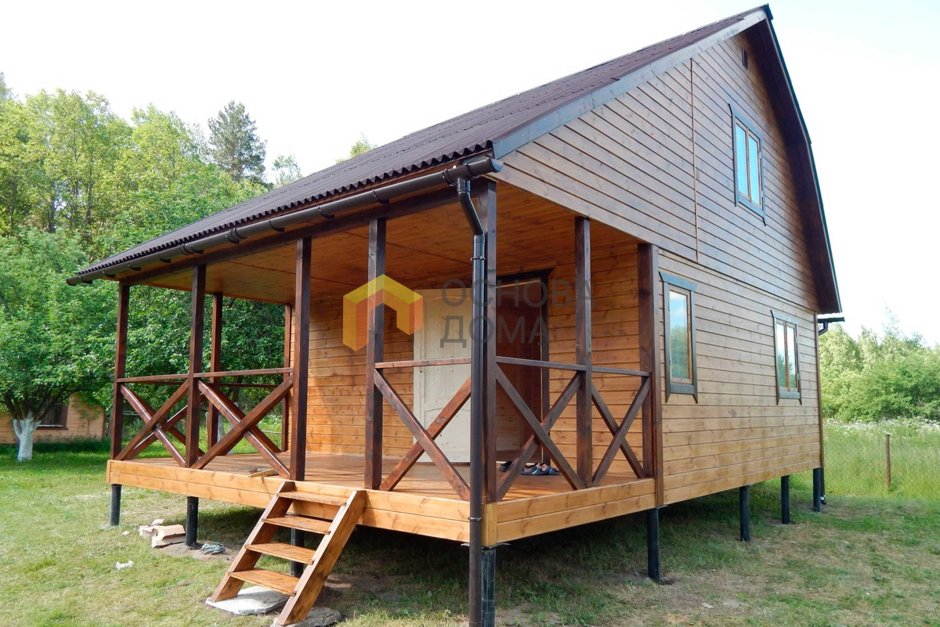 Домик на сваях для дачи