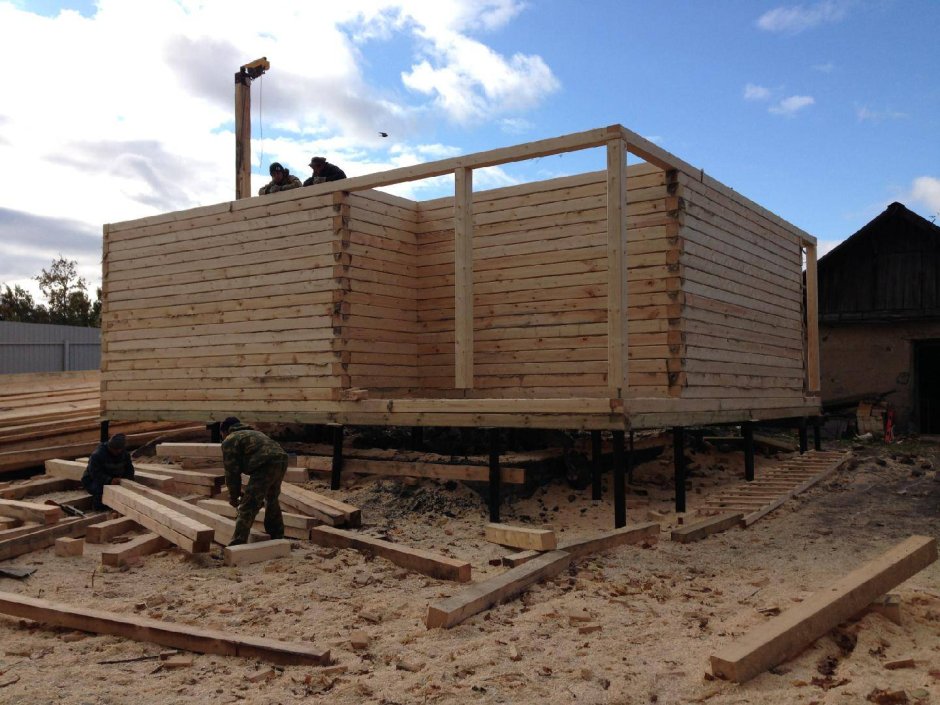 Дом на винтовых сваях из бруса