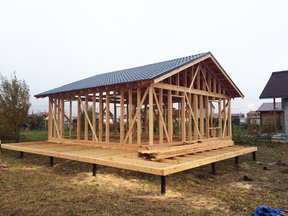 Каркасный дом на сваях