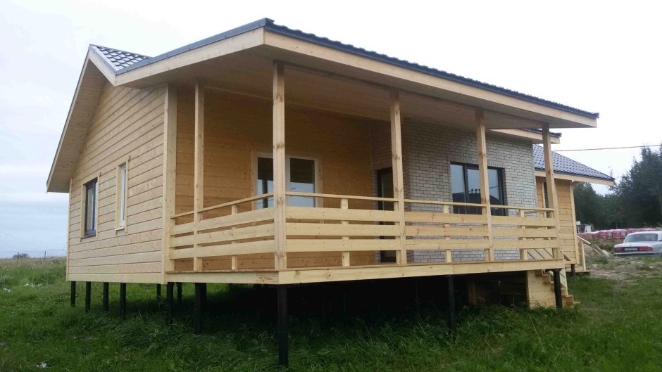 Дачный дом на сваях