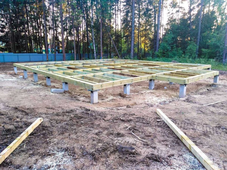 Каркасный дом на винтовых сваях