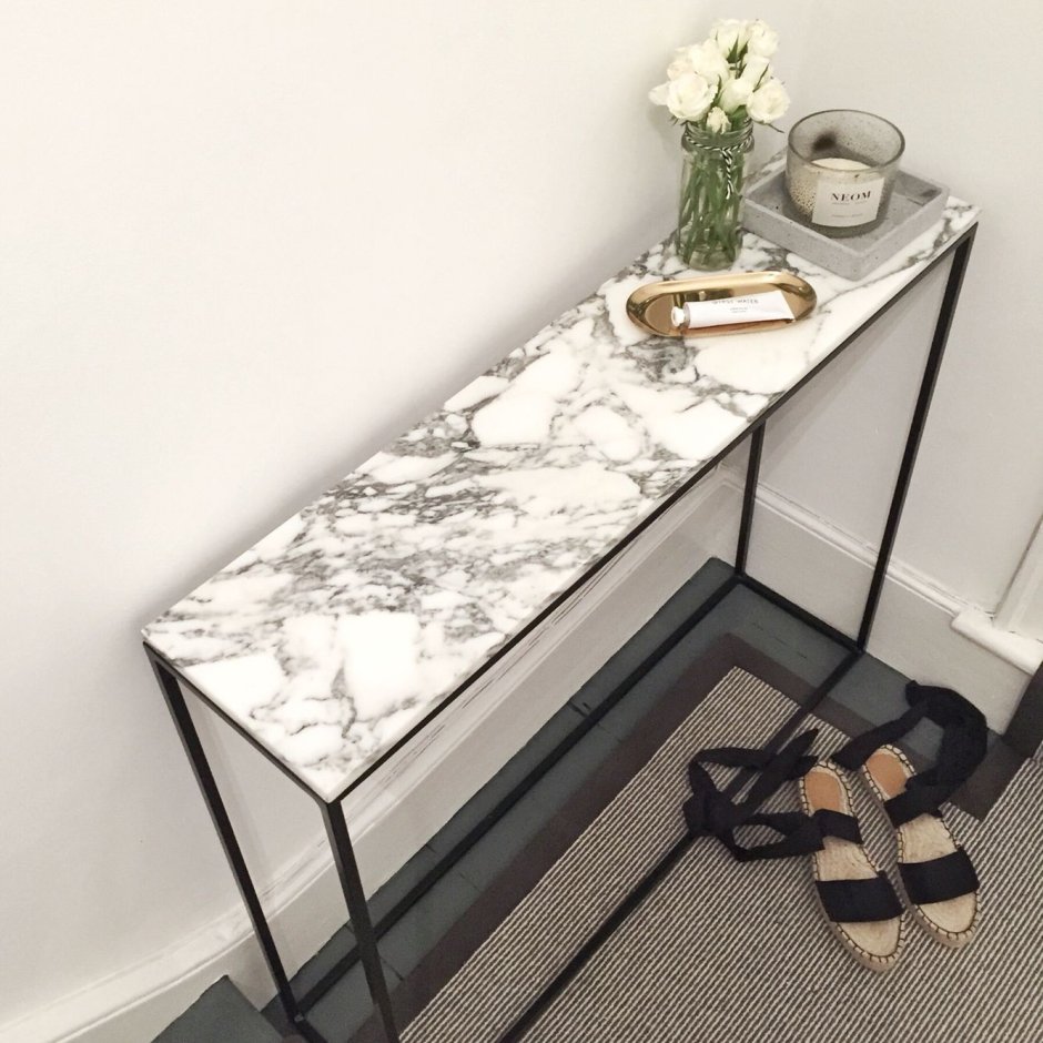 Мраморный столик в прихожую