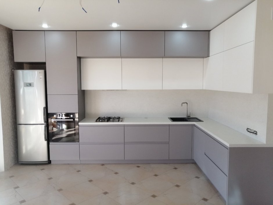 Белая матовая кухня