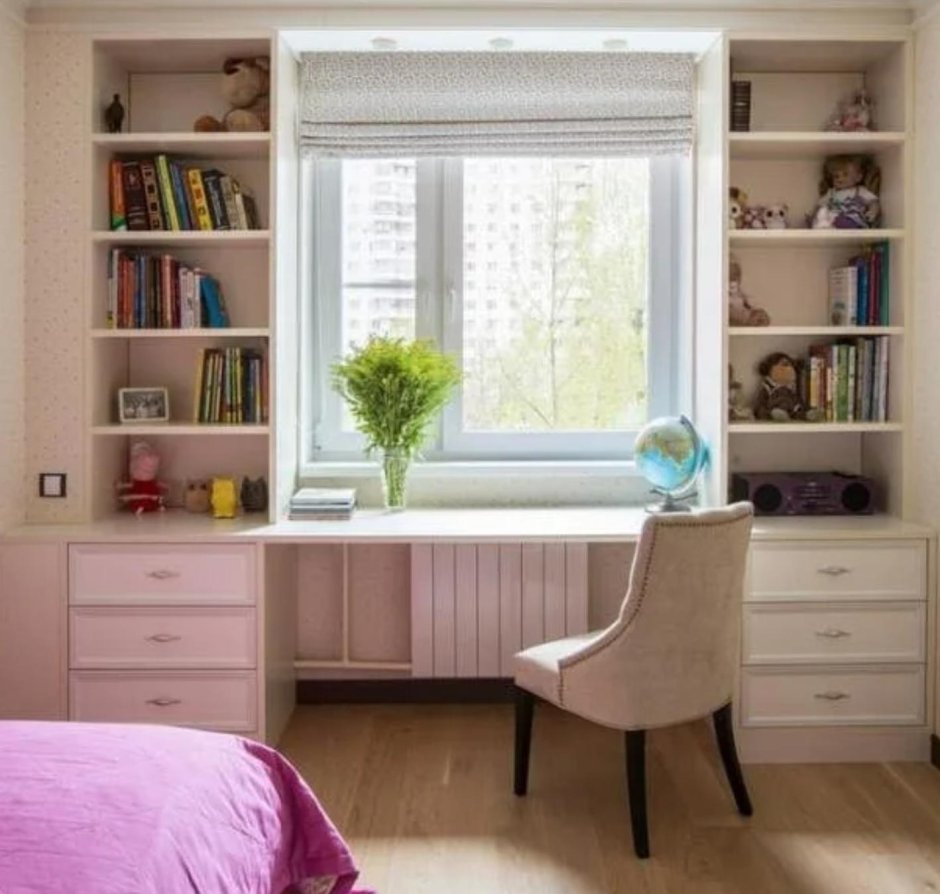 Стол-подоконник в детской