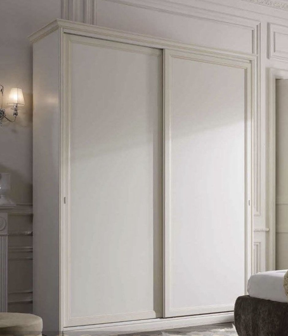 Шкаф классический