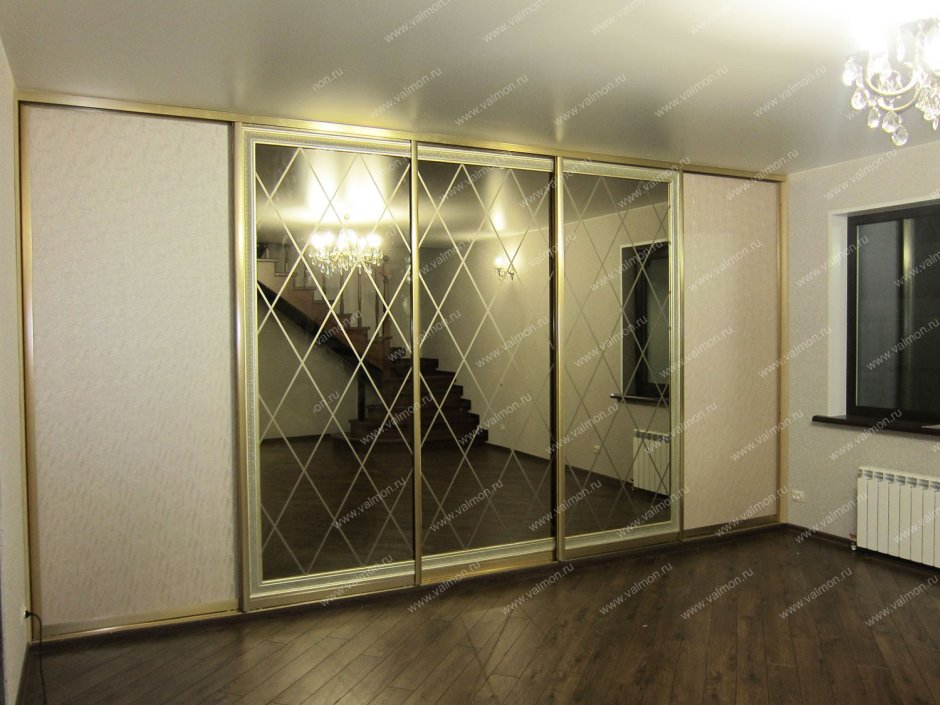 Шкаф купе с зеркалами ромбами