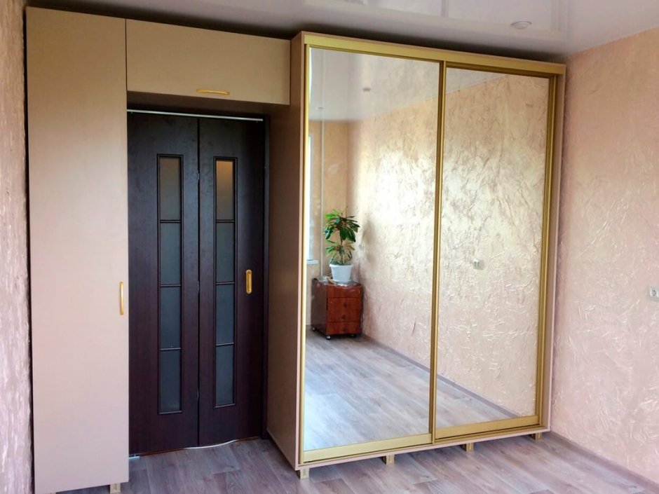 Шкаф купе с зеркалами профиль золото