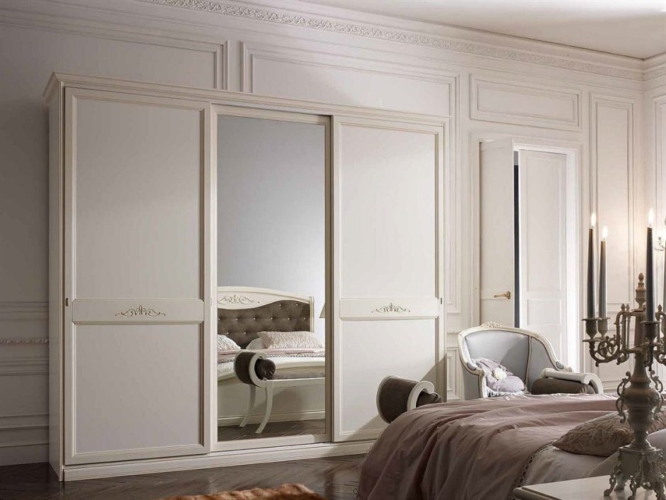 Шкаф купе три двери лакобель