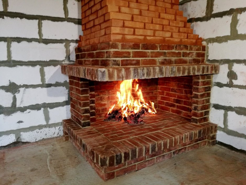 Камин на даче из кирпича