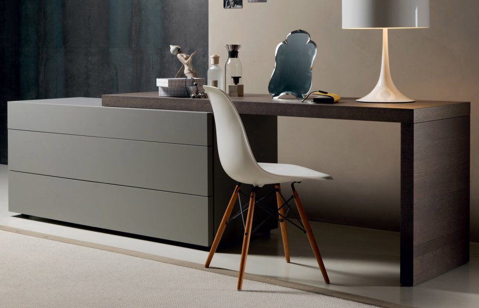 Комод с выдвижным столом