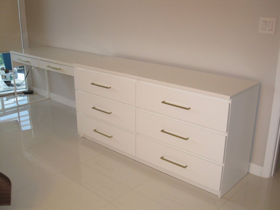 Стол с комодом под одной столешницей