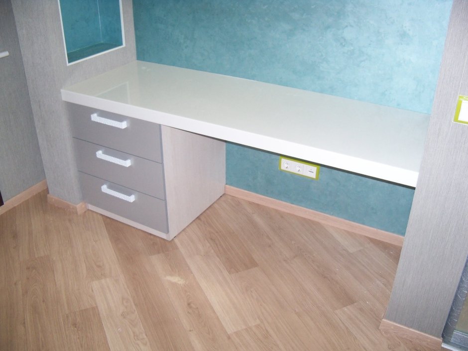 Комод с туалетным столиком в спальню