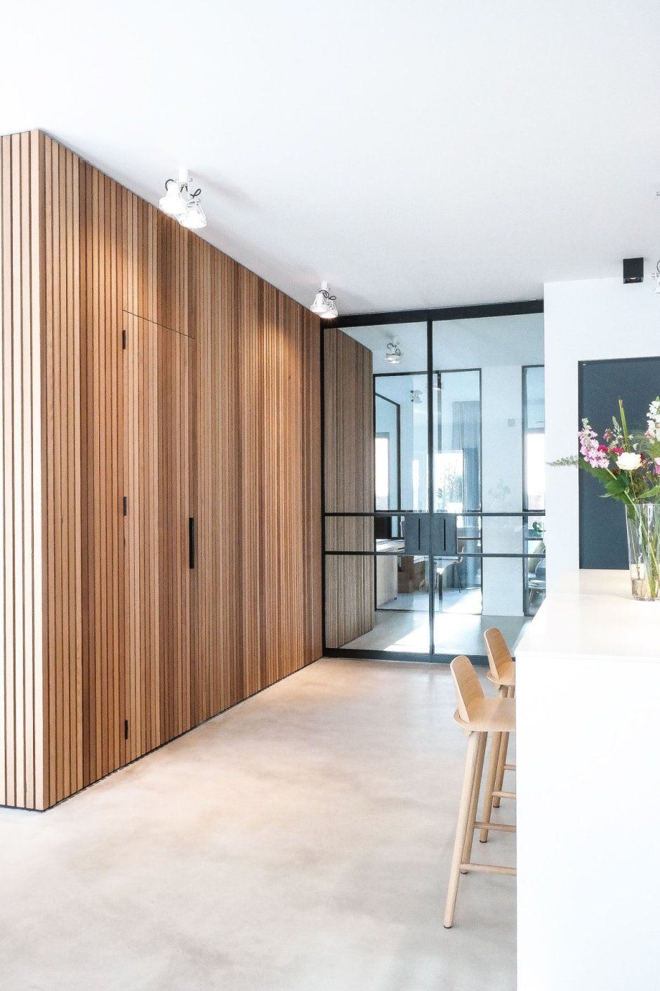 Дверь с рейками