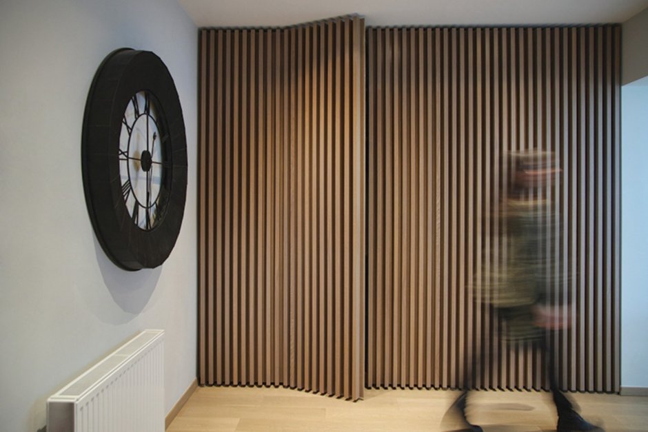 Дверь с рейками