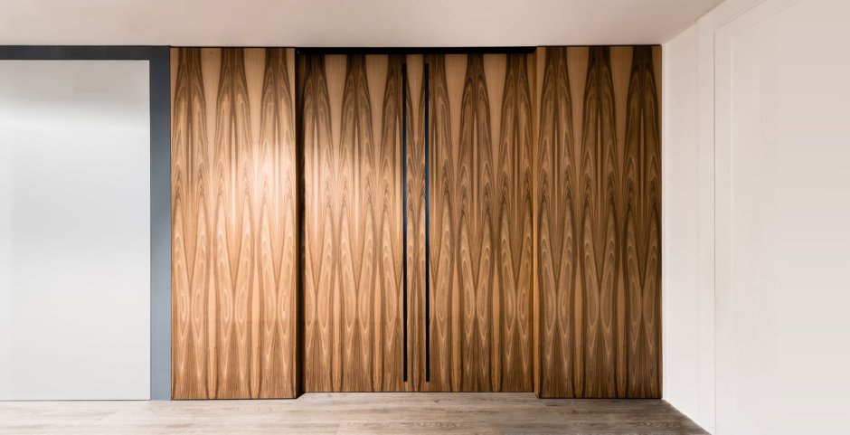 Раздвижные двери с рейками