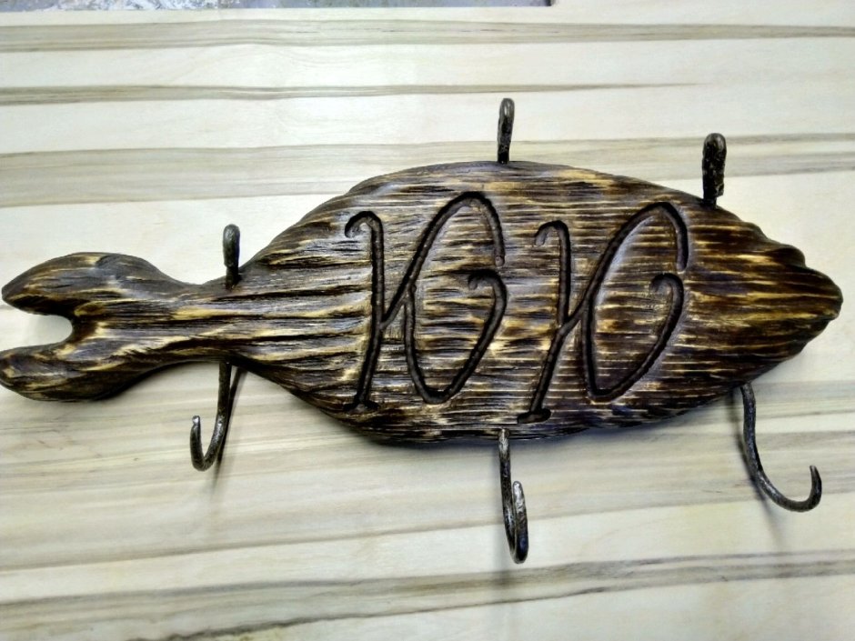 Вешалка рыба из дерева