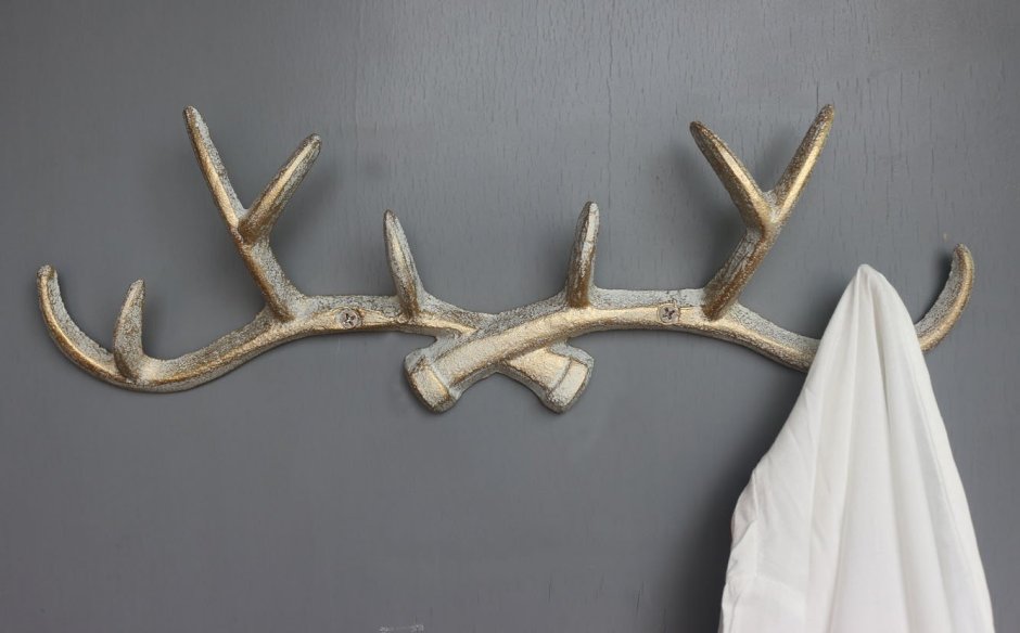 Декор из деревянных плечиков