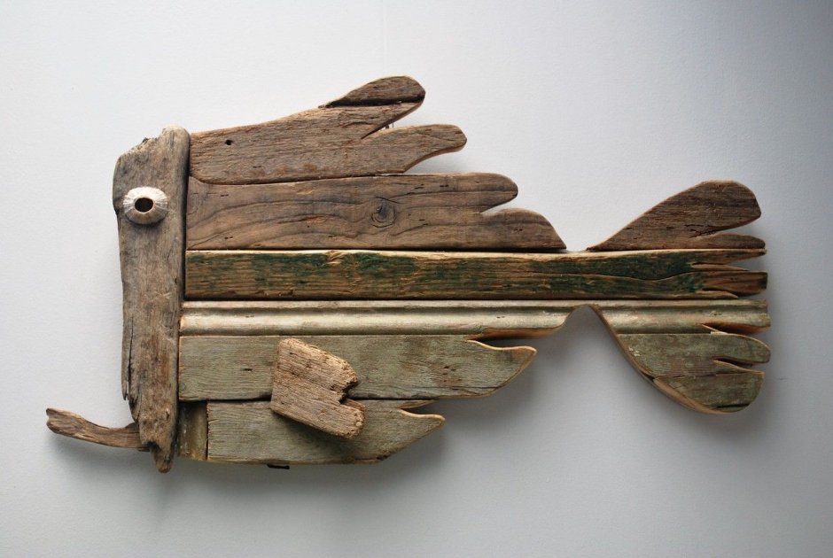 Скелет рыбы из дерева