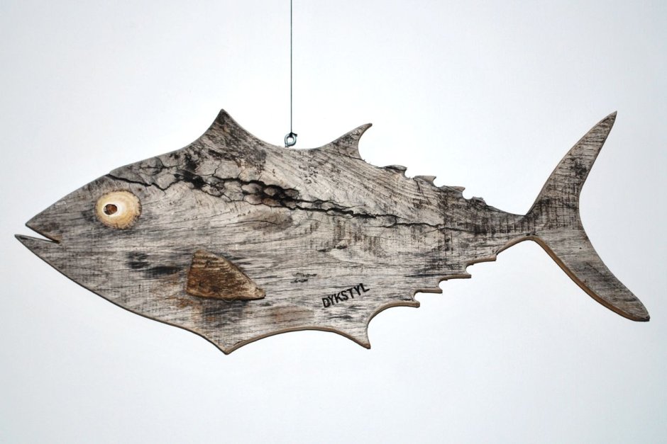 Панно рыбы из дерева