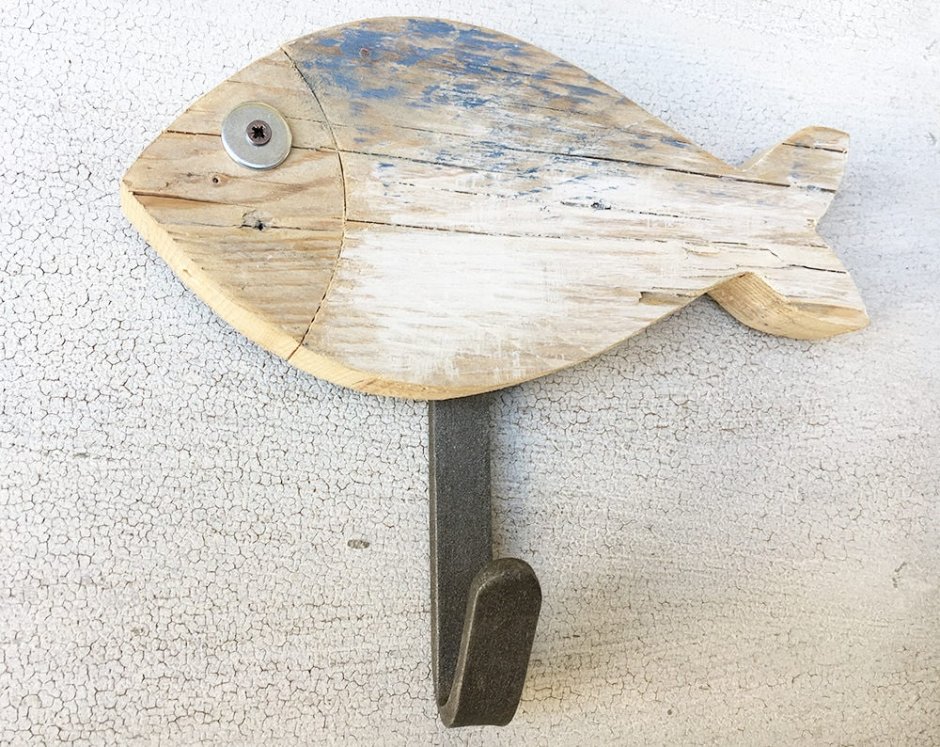 Вешалка деревянная настенная