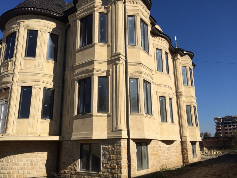 Фасад пилястры травертин Дагестанский камень