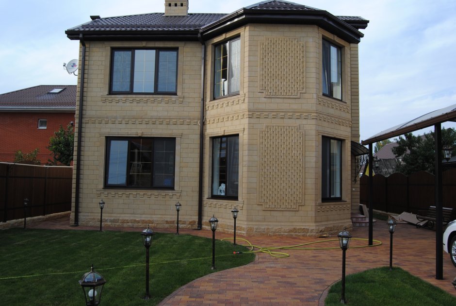 Фасад пилястры травертин Дагестанский камень