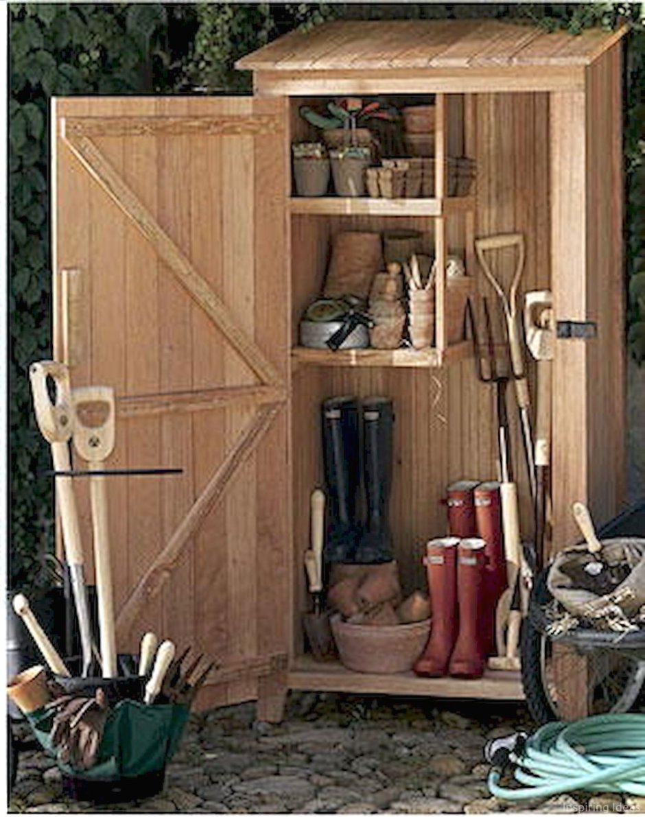 Деревянные шкафчики для садового инвентаря из палетов