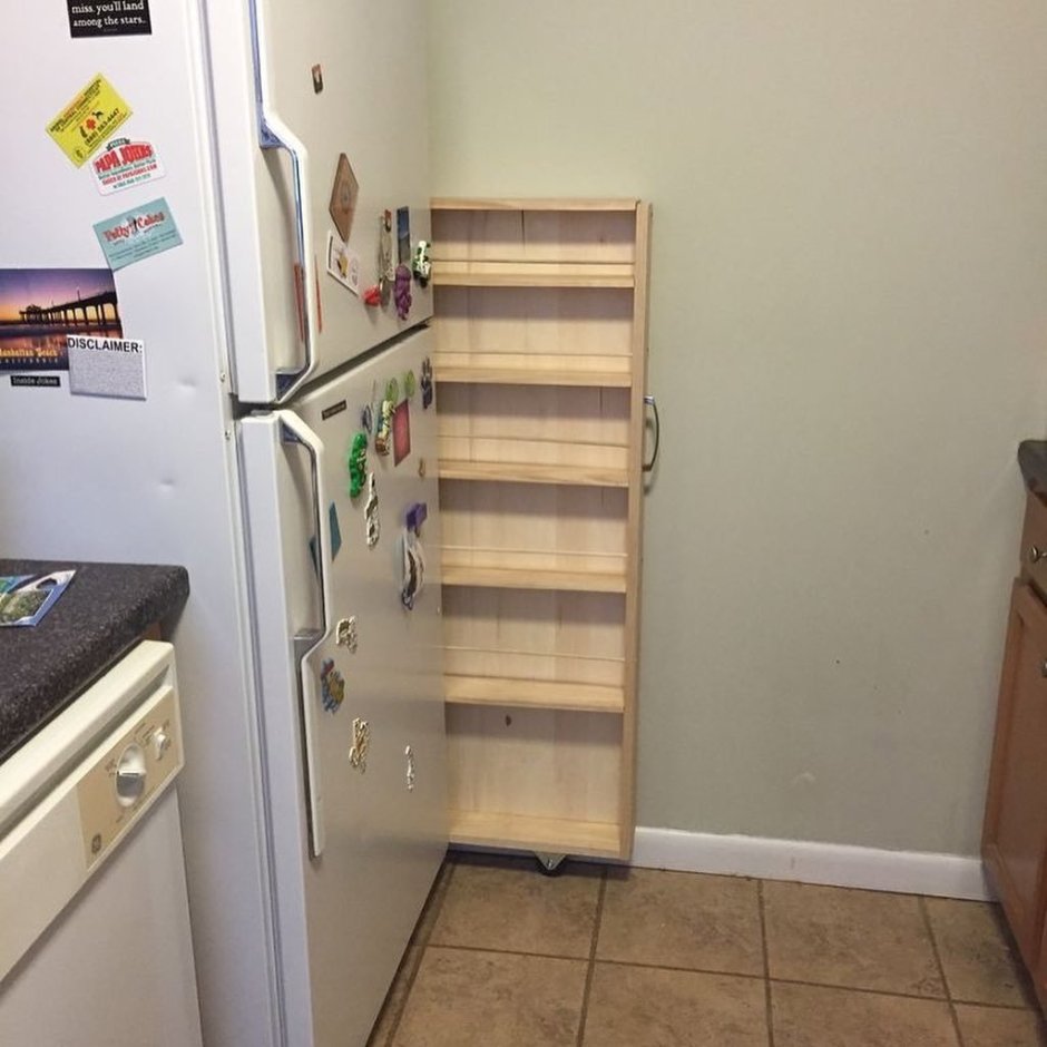 Узкий шкаф на кухню