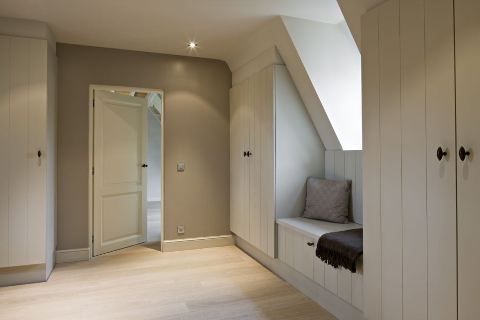 Двери на мансарде межкомнатные