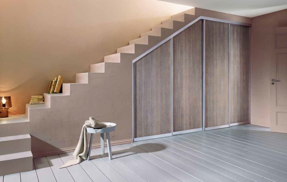 Шкаф под лестницей