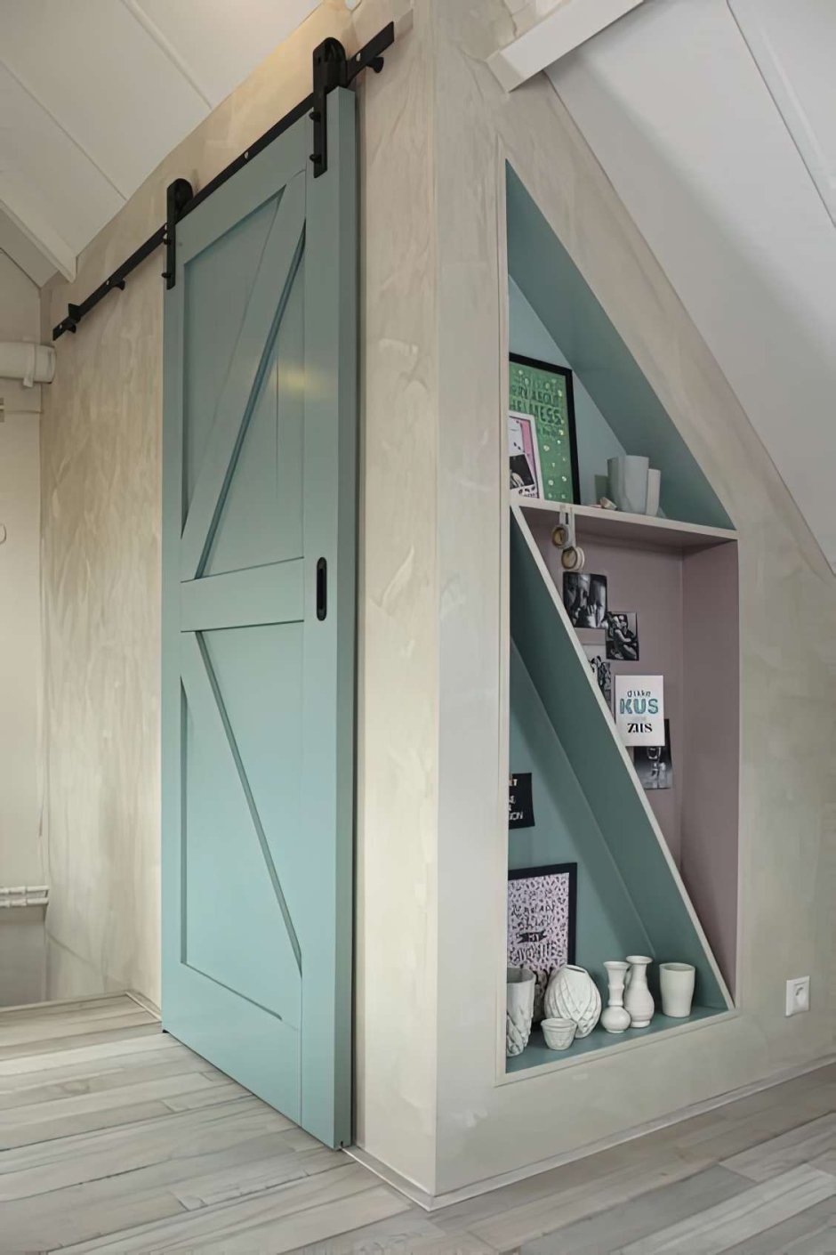 Нестандартные мансардные двери