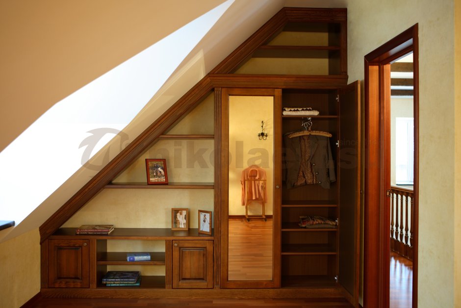 Мансарда шкаф из дерева