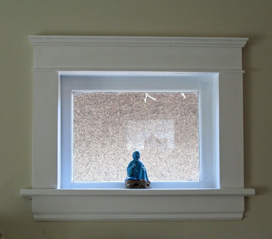 Окно в глубокой нише