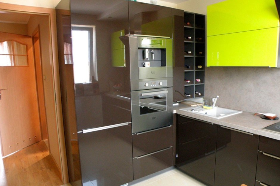 Кухня в хрущевке 6 кв.м с холодильником и газовой плитой