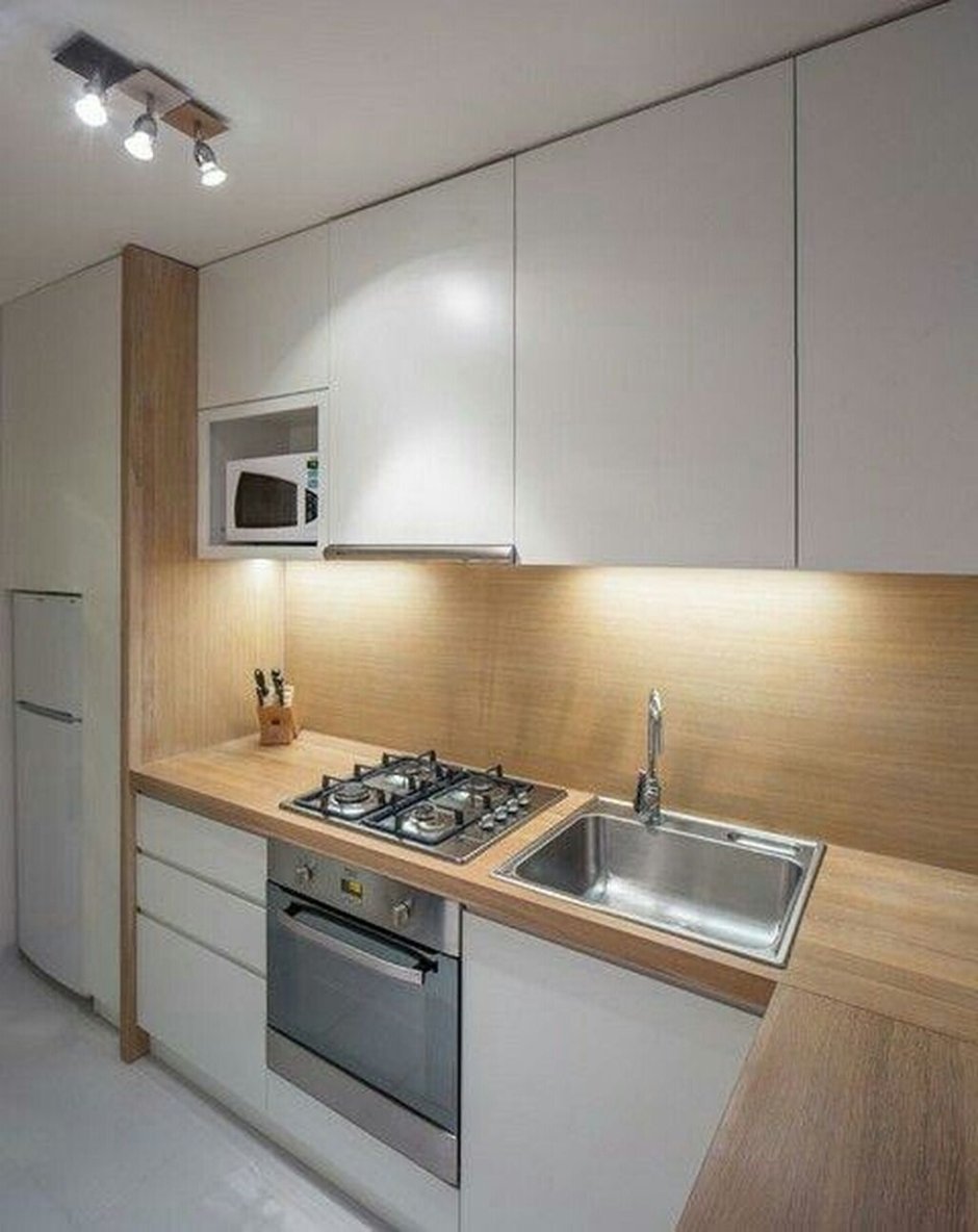 Кухня на одну стену с холодильником