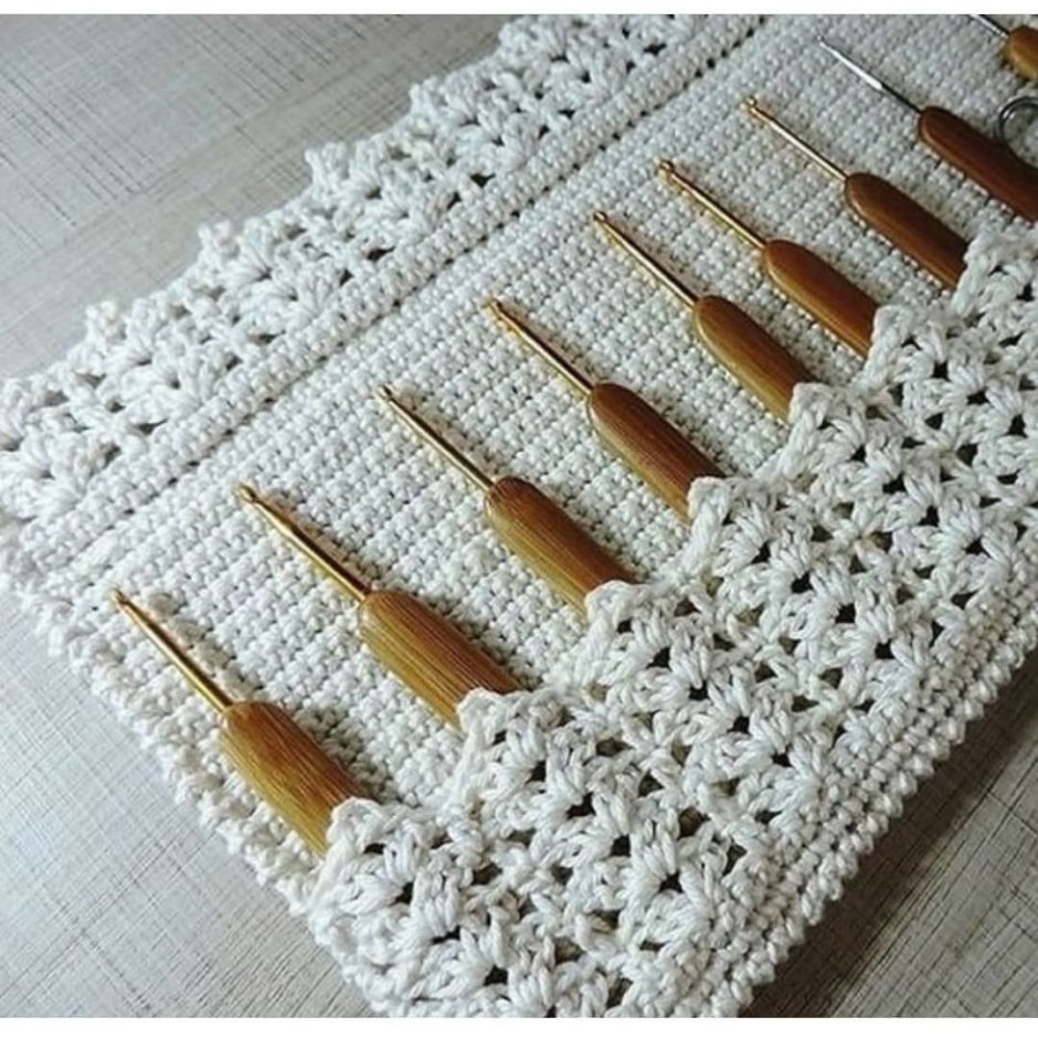 Вязаный органайзер для крючков