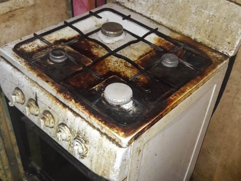 Грязная газовая плита