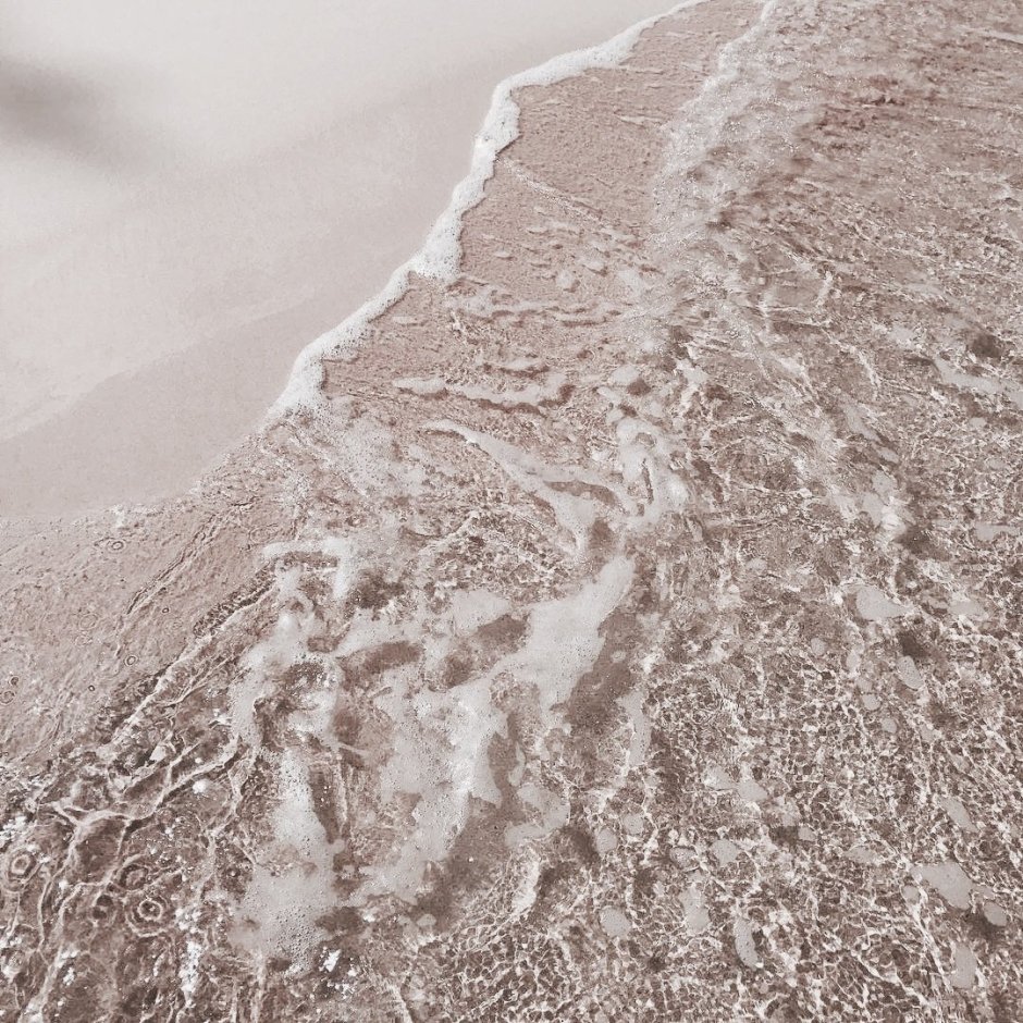 Море в бежевых тонах