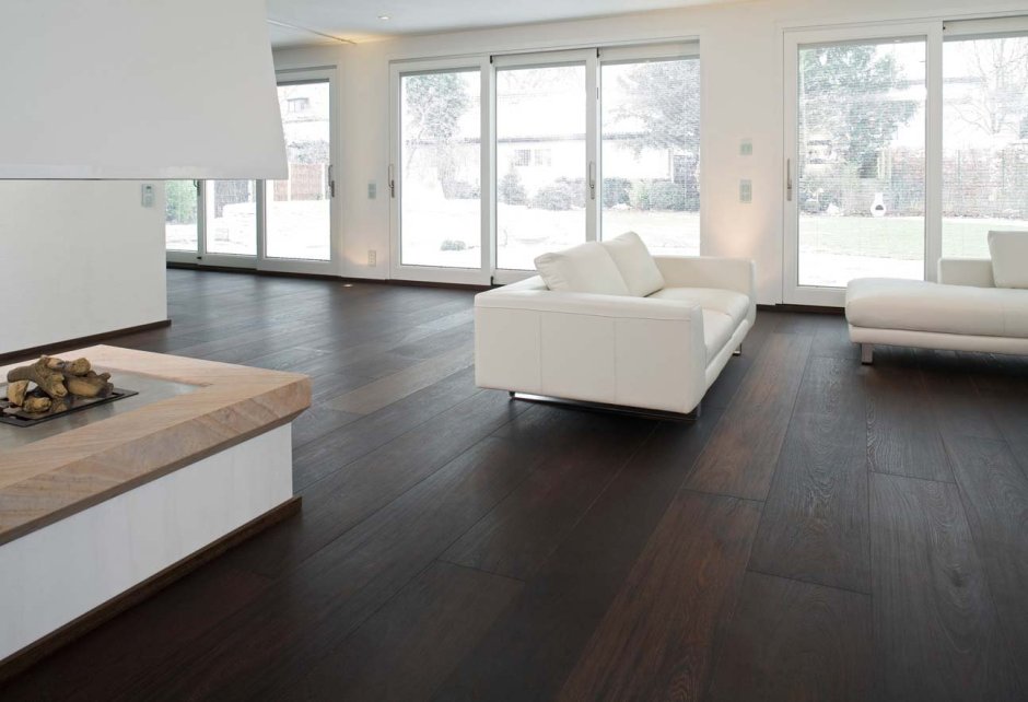Темный паркет в интерьере