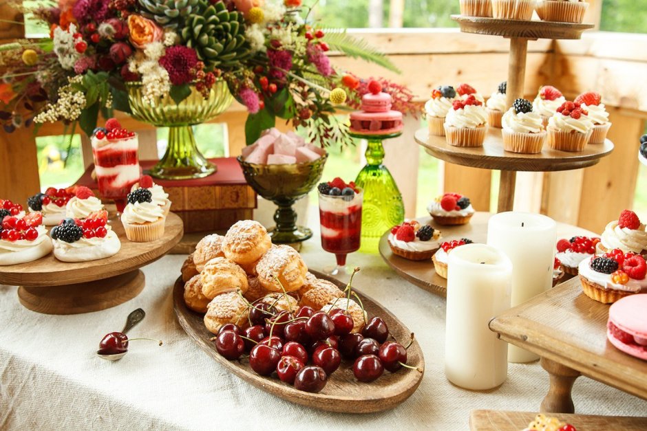 Украшенный стол для чаепития