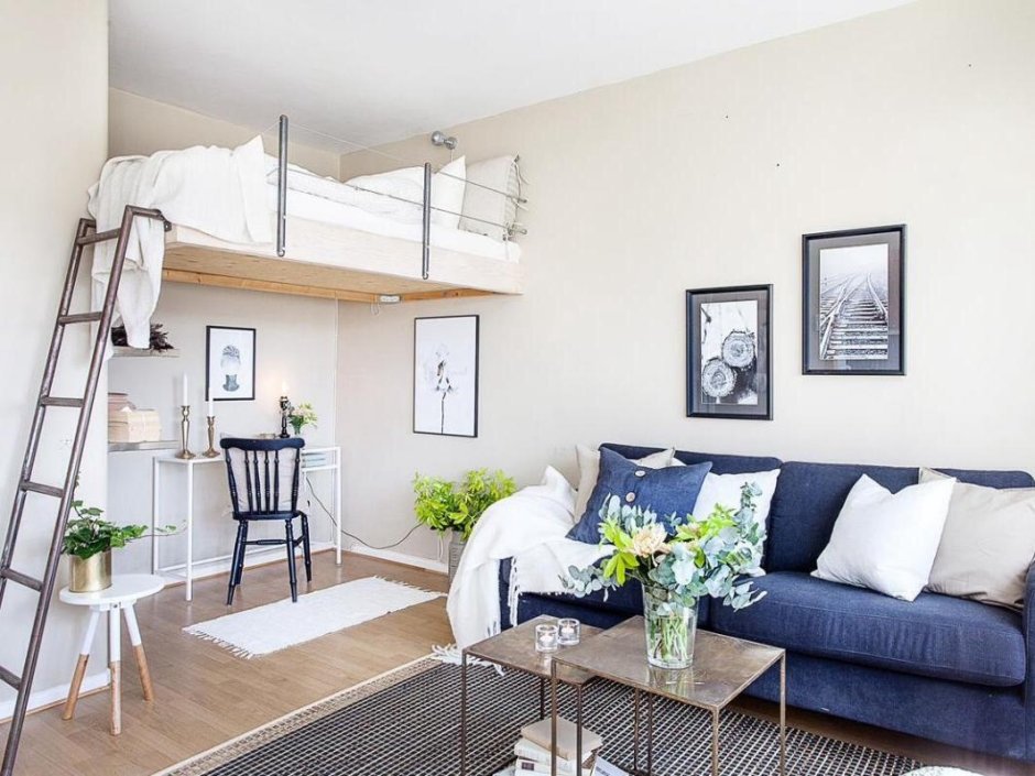 Кровать под потолком