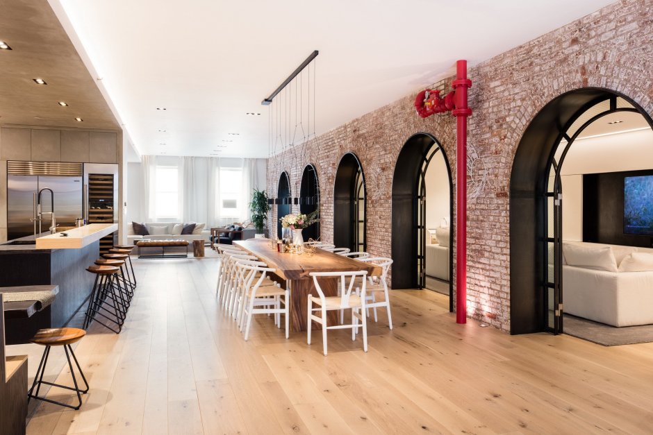 Гостиная совмещенная с кухней в классическом стиле