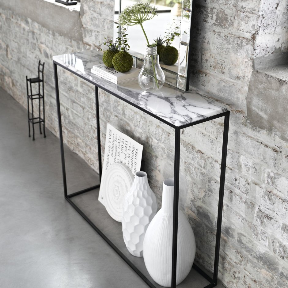 Керамогранит на стене в гостиной