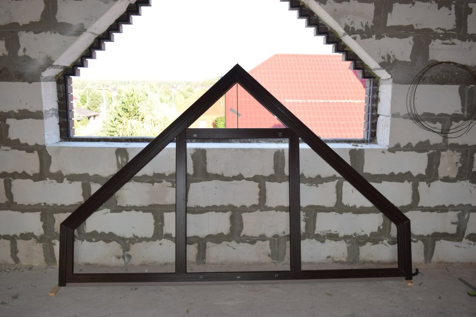 Перемычка треугольного окна