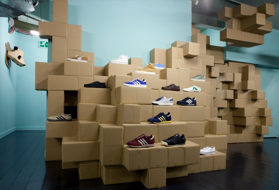 Витрина из коробок