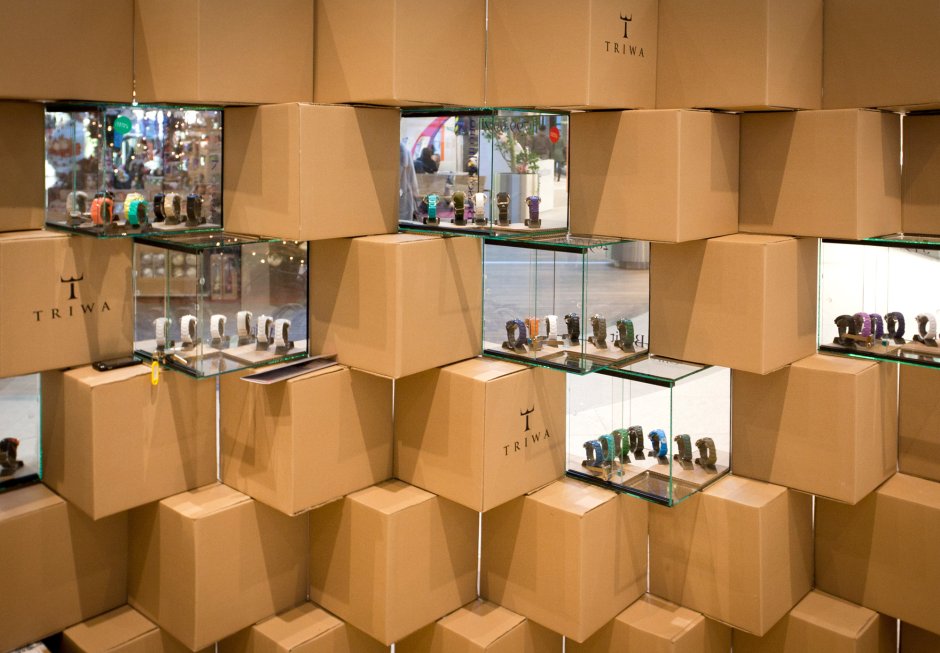 Витрина из коробок