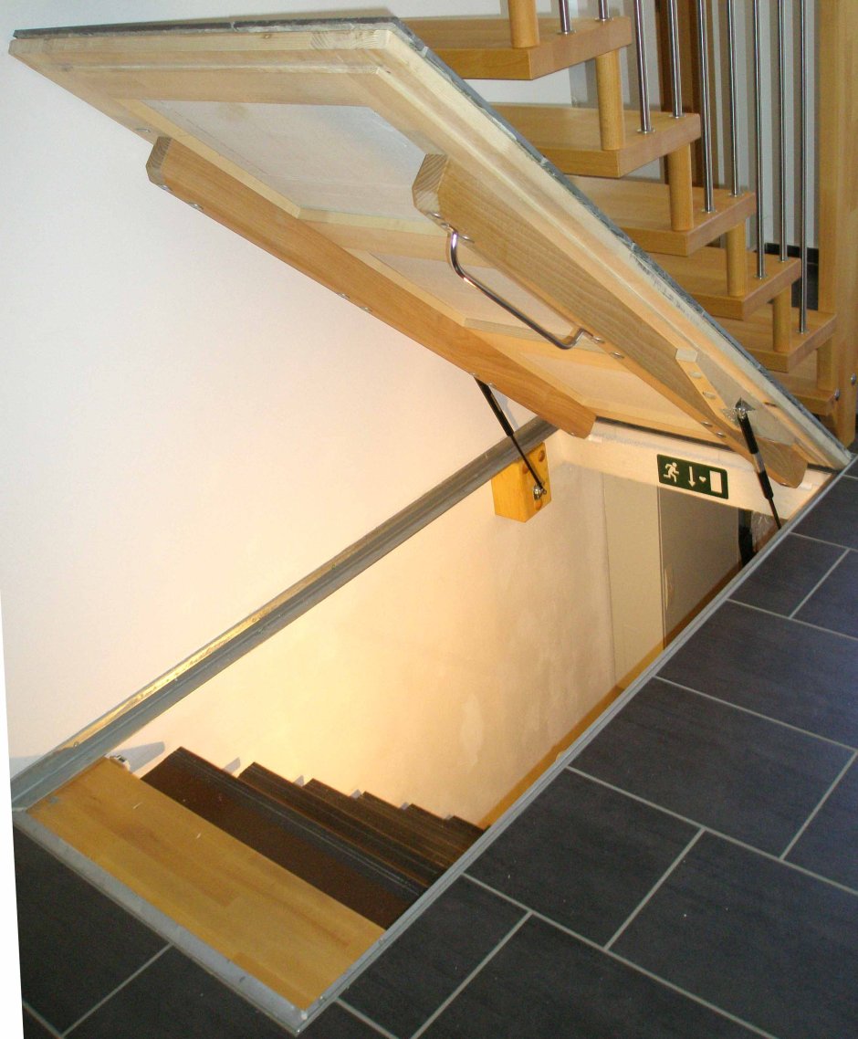 Складная лестница в погреб