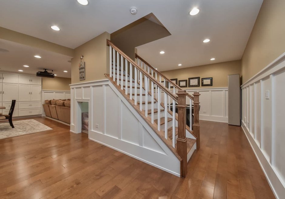 Лестница в цоколь